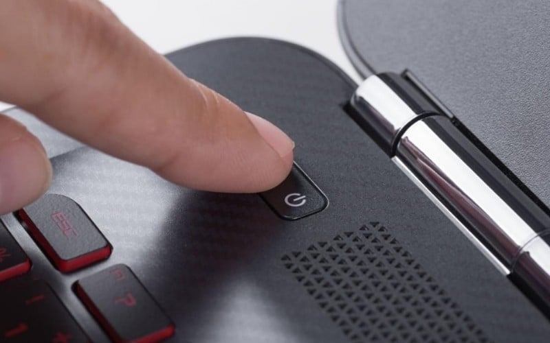 Nhấn và giữ nút nguồn trong khoảng 30 giây