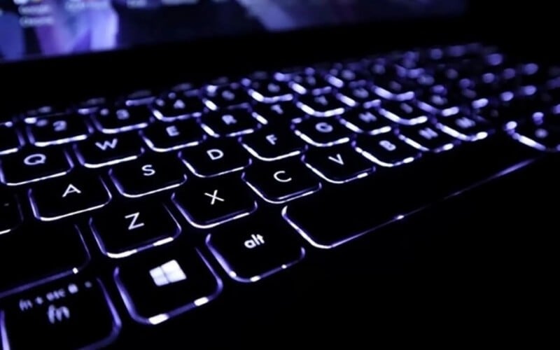 Nhiều mẫu Asus văn phòng hoặc mỏng nhẹ chỉ được trang bị đèn nền trắng hoặc không có đèn