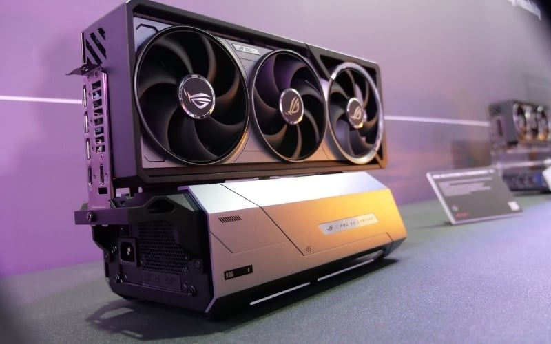 Đảm bảo bộ nguồn đi kèm eGPU dock có công suất đủ lớn để cung cấp điện cho card đồ họa