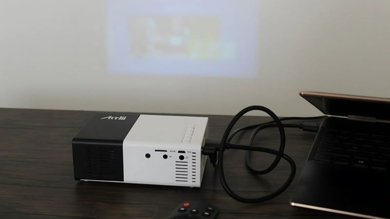 Đảm bảo cả laptop và máy chiếu đều đang kết nối chung một mạng Wi-Fi