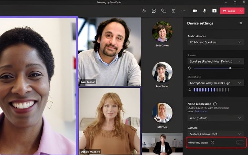Tắt tùy chọn Mirror my video ở góc cuối bên phải màn hình
