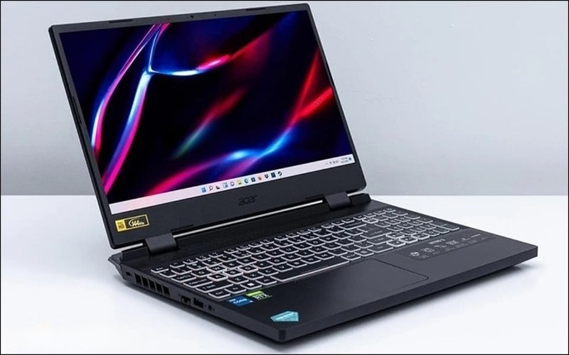 Đa số các mẫu laptop 15.6 inch đều được trang bị bàn phím đầy đủ