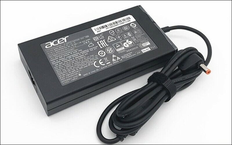 Sử dụng sạc chính hãng