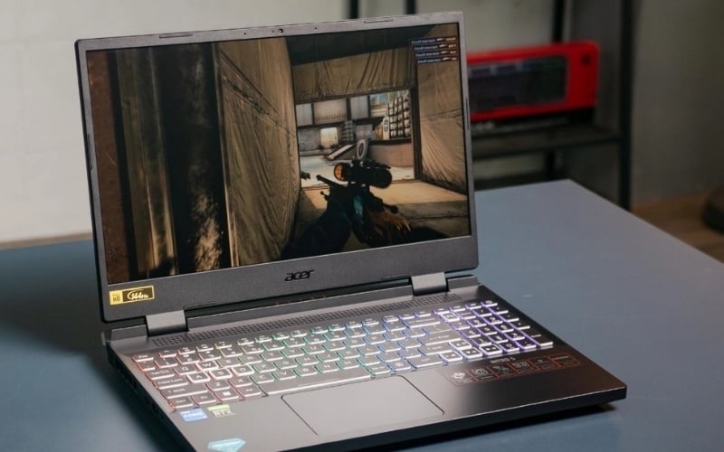 Trong các bài thử nghiệm chơi game nặng, nhiệt độ của Acer Nitro 5 thường duy trì ở mức ổn định