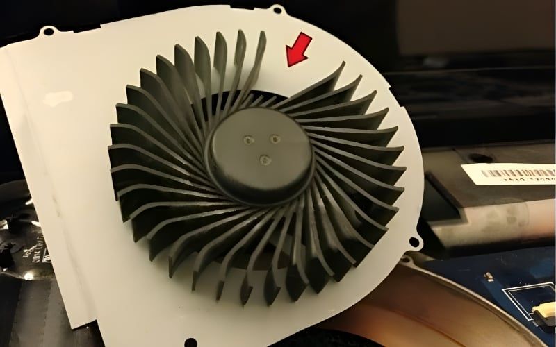 Quạt tản nhiệt gặp sự cố gãy cánh