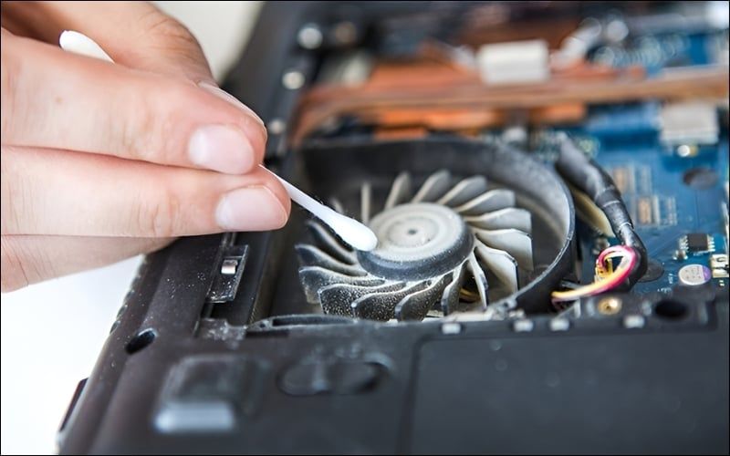 Vệ sinh laptop định kỳ và đúng cách