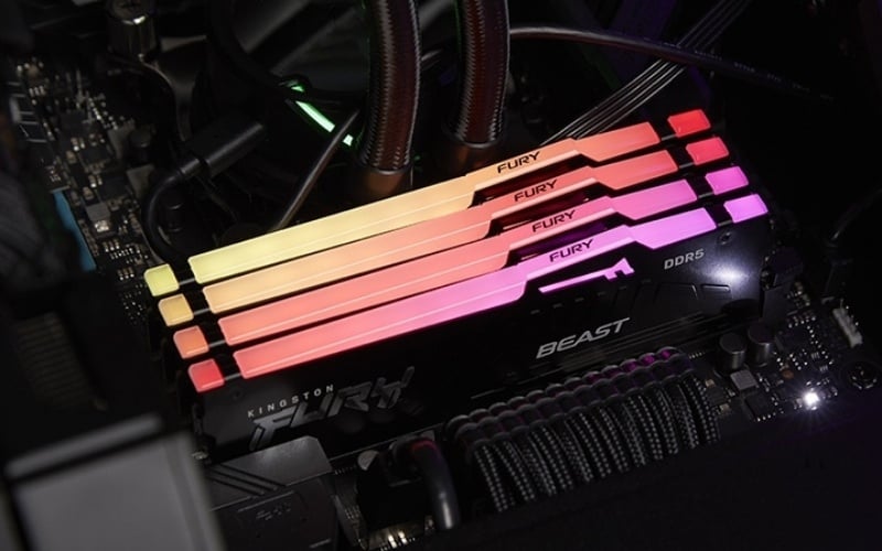 RAM đóng vai trò là bộ nhớ tạm thời để lưu trữ dữ liệu cho CPU xử lý