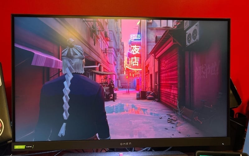 Thử sắp xếp lại vị trí ngồi sao cho mắt nhìn thẳng vuông góc với tâm màn hình