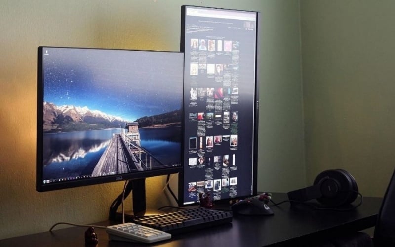 Màn hình dọc là màn hình máy tính thông thường nhưng được xoay một góc 90 độ