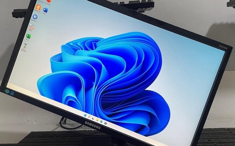 Kiểm tra chân đế đi kèm có hỗ trợ tính năng xoay 90 độ hay không