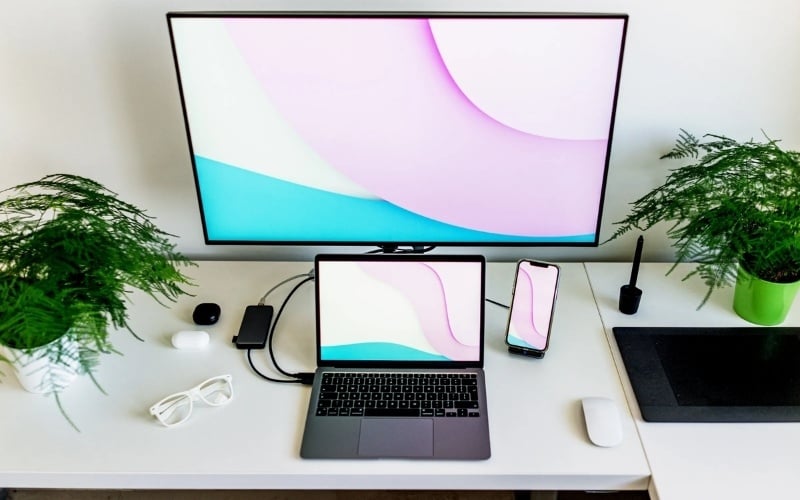 Thử cắm màn hình ngoài để tách lỗi GPU hay panel