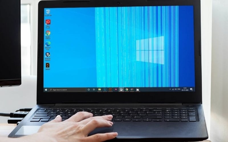 Màn hình laptop xuất hiện các sọc theo chiều dọc của tấm nền