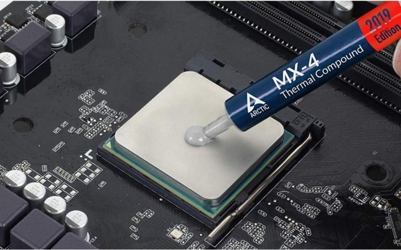 Thay keo tản nhiệt chất lượng cao cho chip VGA để giảm nhiệt độ