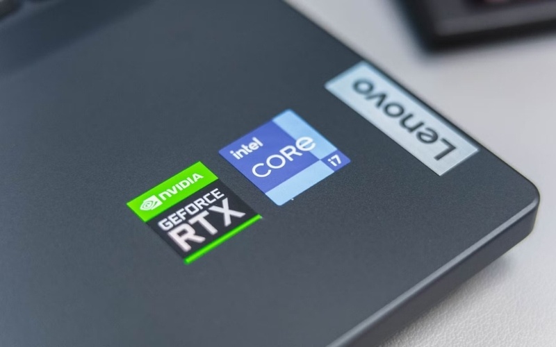 Kiểm tra card màn hình bằng tem dán trên thân máy