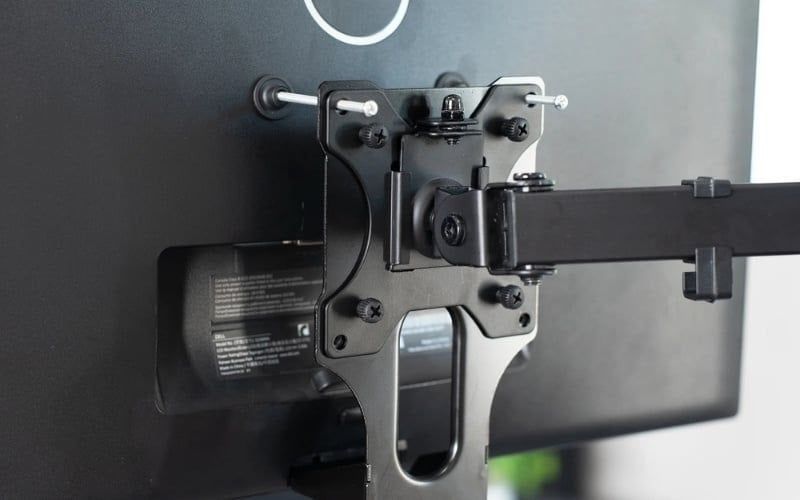 Bạn phải kiểm tra chuẩn VESA trước khi mua giá treo màn hình