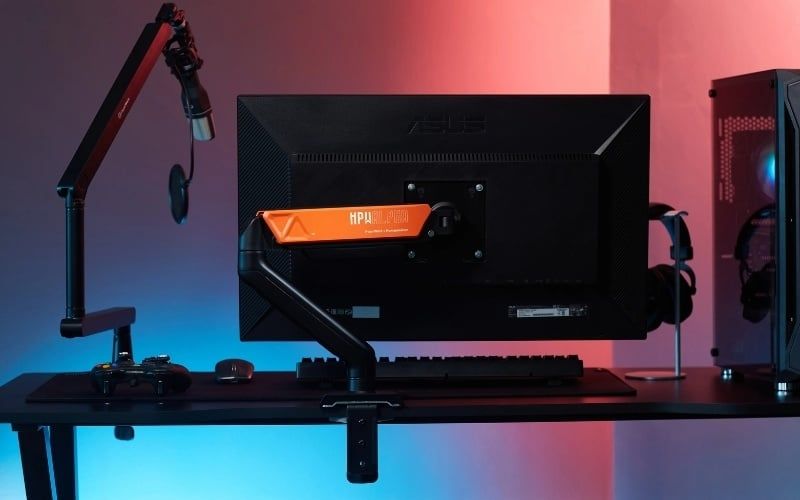 yperWork Alpha mang lại cảm giác đầm chắc và khả năng giấu dây thông minh