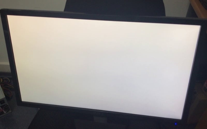 Khi bị lỗi tấm nền Panel, bạn cần mang đến trung tâm bảo hành uy tín để xử lý