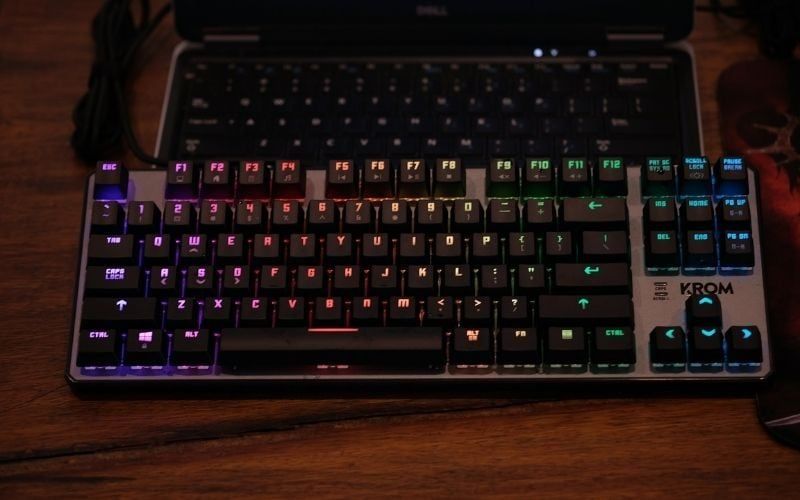 Bàn phím TKL giữ lại hàng phím điều hướng với kích thước nhỏ gọn hơn