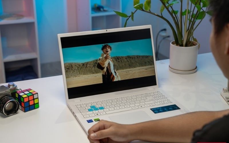 Màn hình 16 inch 165Hz mượt mà, WUXGA sắc nét, phù hợp làm việc và giải trí