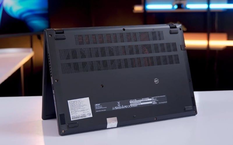 Laptop hỗ trợ nâng RAM đến 64GB, có khe M.2 trống, dễ nâng cấp lưu trữ lâu dài