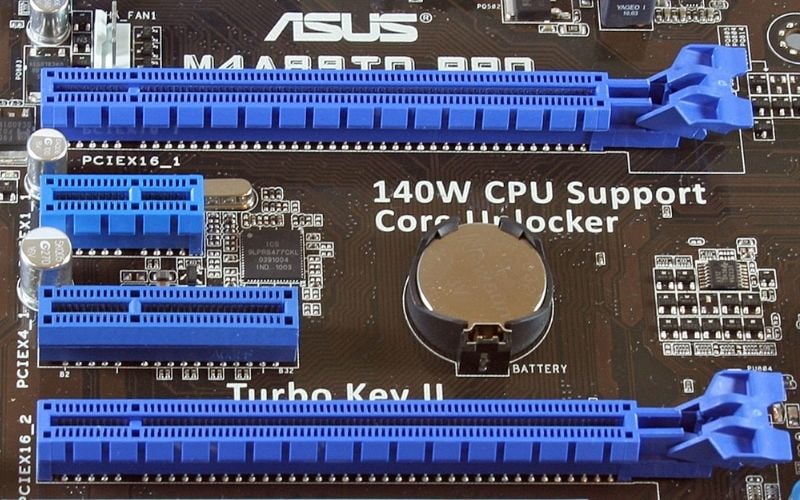 PCIe 3.0 ra mắt năm 2010, đạt 8 GT/s mỗi lane, từng là chuẩn vàng suốt một thập kỷ