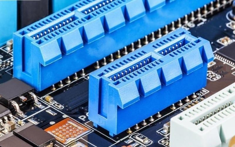 PCIe vượt trội PCI nhờ kiến trúc nối tiếp điểm-điểm, băng thông cao, hiệu suất ổn định, độ trễ thấp và nhiều tính năng tiên tiến