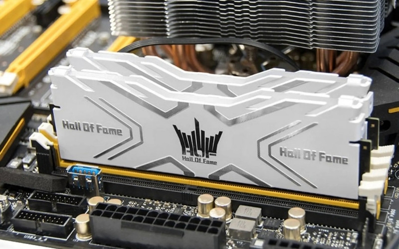 Giá thành của RAM DDR5 và các mainboard tương thích vẫn cao hơn so với DDR4