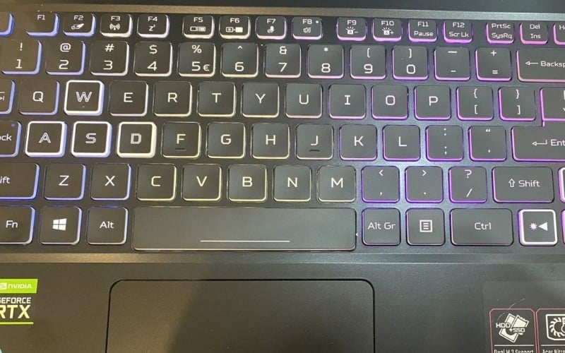 Ở chế độ mặc định, người dùng phải nhấn giữ tổ hợp phím Fn cộng với một phím F bất kỳ