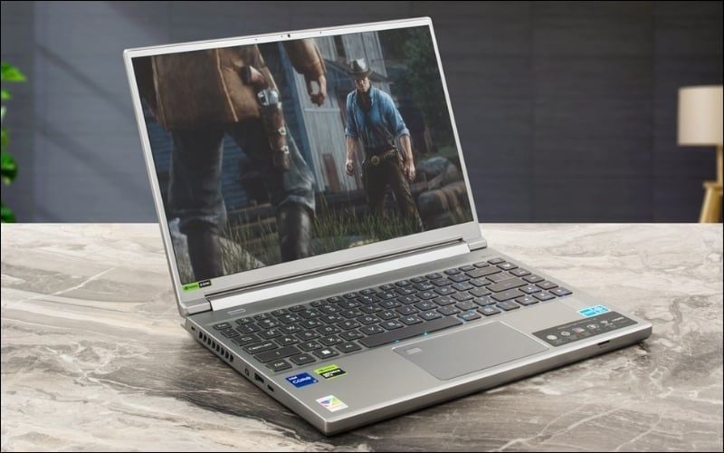 Predator Triton mỏng nhẹ, vỏ kim loại, hiệu năng mạnh, phù hợp doanh nhân và creator