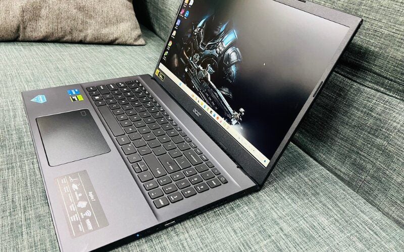 Laptop trang bị vi xử lý thế hệ mới, đáp ứng mượt mà các tác vụ văn phòng