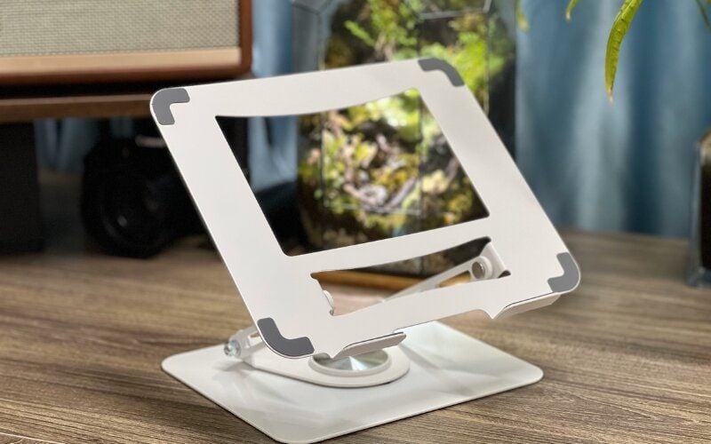 Sử dụng giá đỡ để tản nhiệt cho laptop