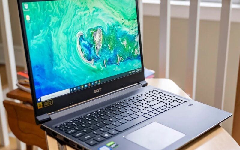 Màn hình 15.6 inch tích hợp bàn phím số (Numpad) sẽ hỗ trợ đắc lực cho người dùng thường xuyên nhập liệu