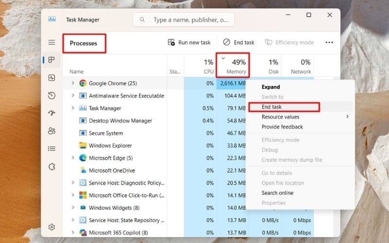 Chuột phải vào ứng dụng ngốn nhiều RAM nhất và chọn End Task