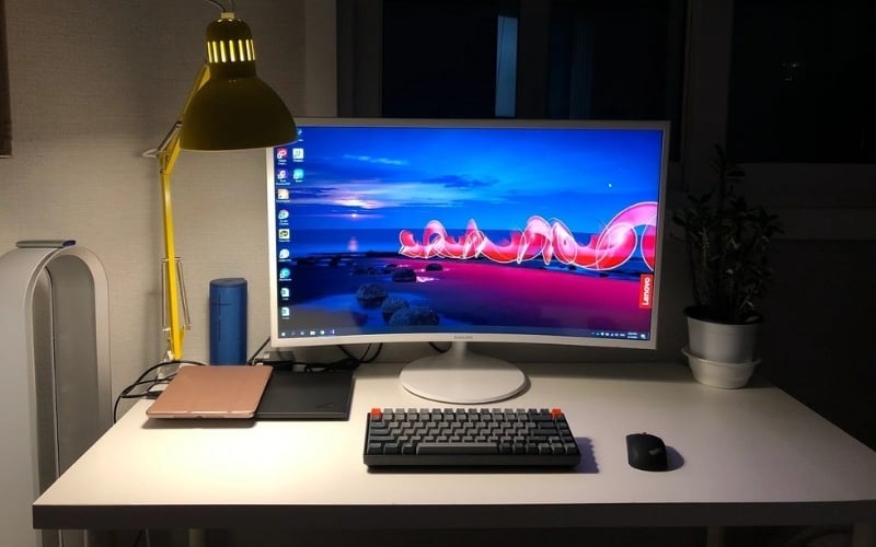 Tuổi thọ màn hình thường được xác định khi độ sáng giảm xuống còn 50% so với ban đầu