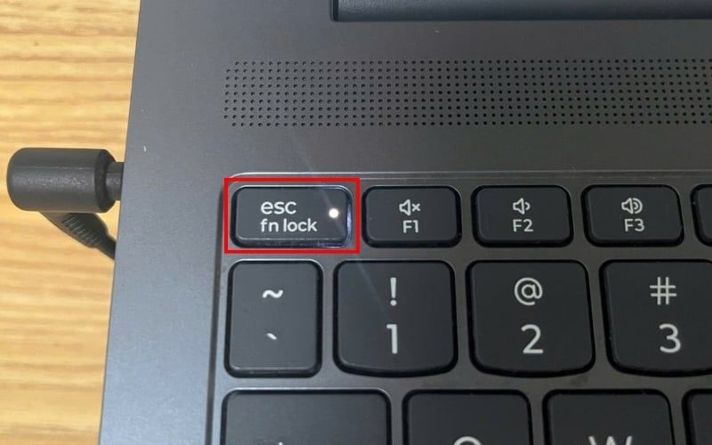 Kiểm tra đèn báo hiệu trên phím Esc