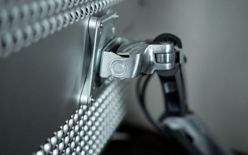 VESA là tiêu chuẩn thế giới về việc lắp đặt màn hình lên giá treo hoặc tay đỡ