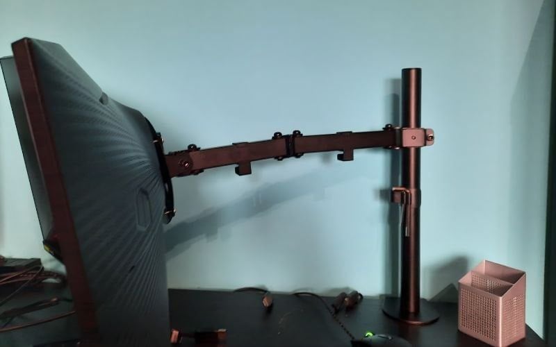 Trọng lượng màn hình quá tải với ARM có thể làm cong ARM