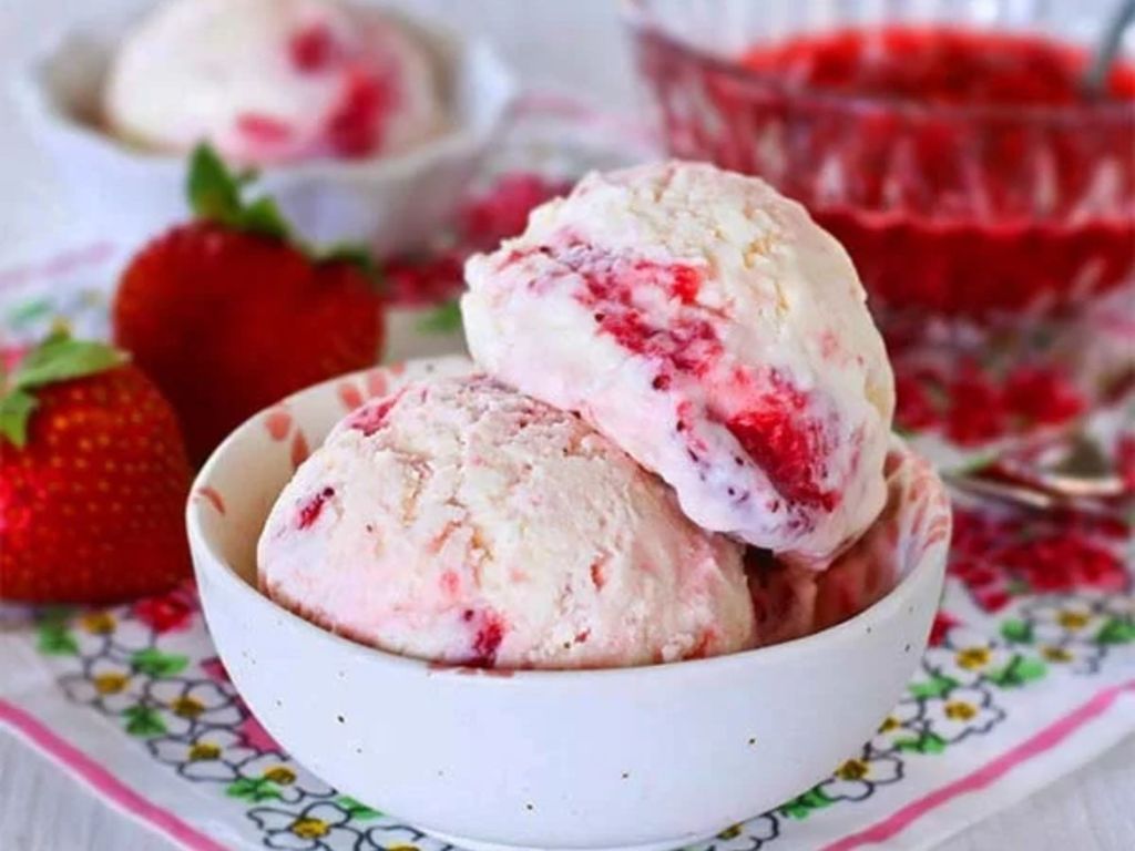 kem dâu thành phẩm thơm ngon