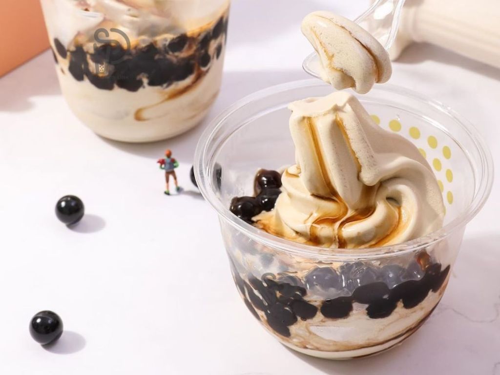 bán kem tươi kết hợp với các món ăn vặt