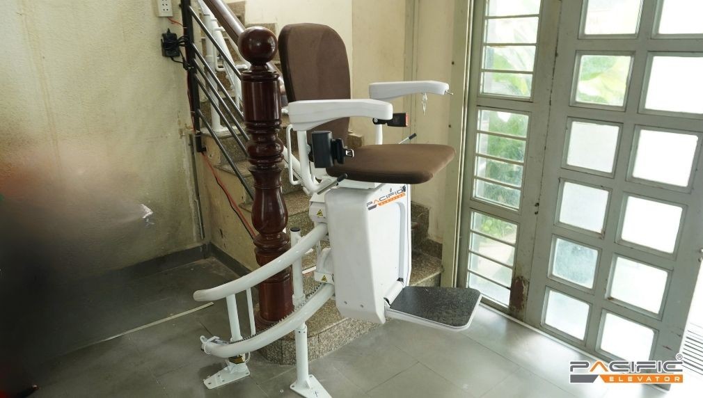 Hình ảnh thang ghế Stairlift do Công ty Thang máy Pacific lắp đặt
