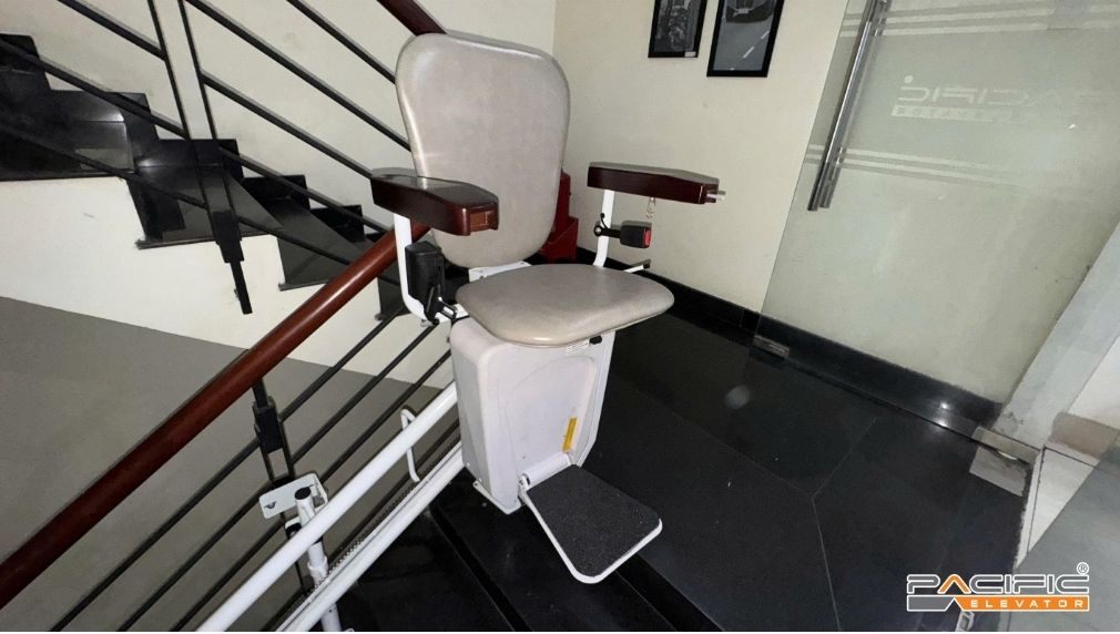 Hình ảnh thang ghế Stairlift do Công ty Thang máy Pacific lắp đặt