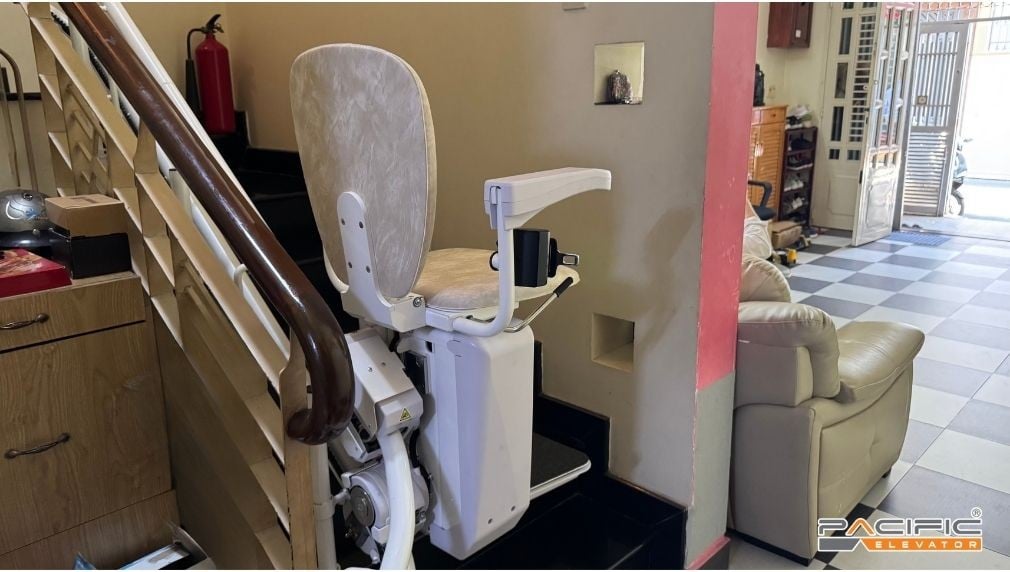 Thang ghế Stairlift từ Thang máy Pacific được lắp đặt tại nhà