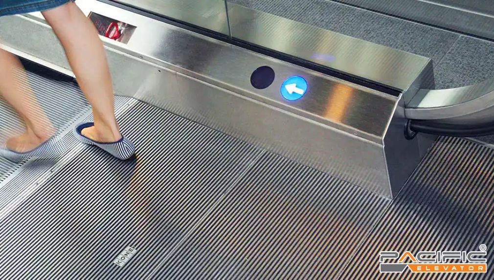 Hình ảnh minh hoạ vội vã bước lên thang cuốn