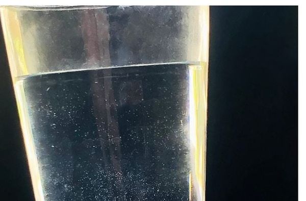 nước mùi vị lạ