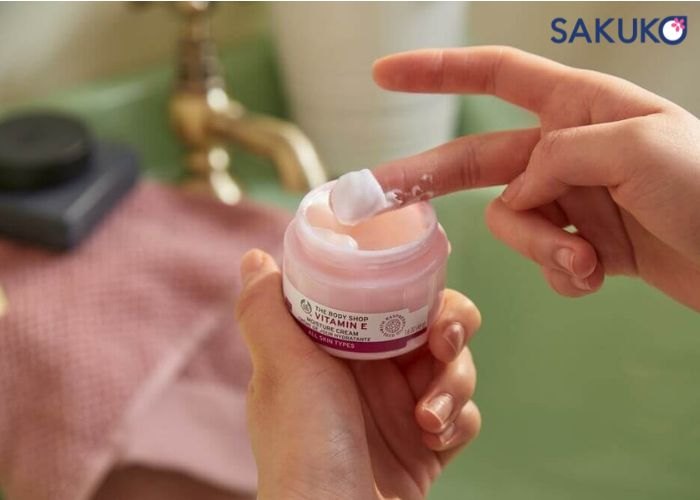 Nên ưu tiên mua kem dưỡng ẩm da mặt của thương hiệu uy tín