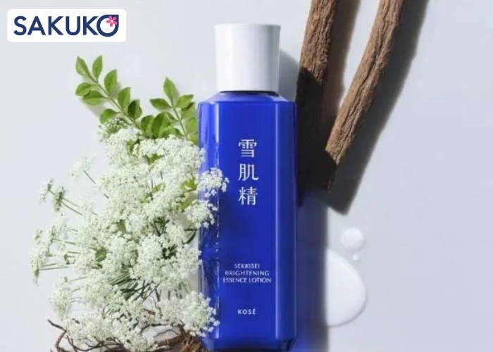 Nước hoa hồng cao cấp Kose Sekkisei kết hợp các loại thảo dược Đông Y giúp dưỡng trắng và làm mịn kết cấu da