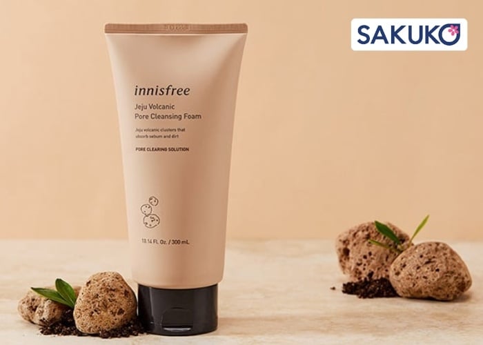 Innisfree Jeju Volcanic Pore Cleansing Foam làm sạch mụn đầu đen vùng mũi
