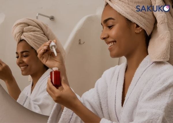 Thoa serum bao lâu thì rửa mặt?