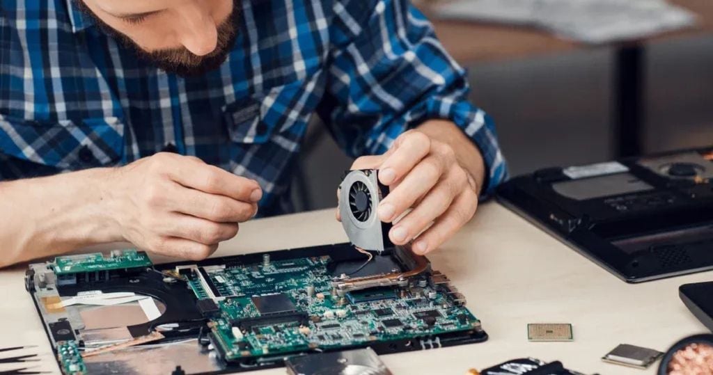 cần lưu ý gì khi mua laptop có card rời