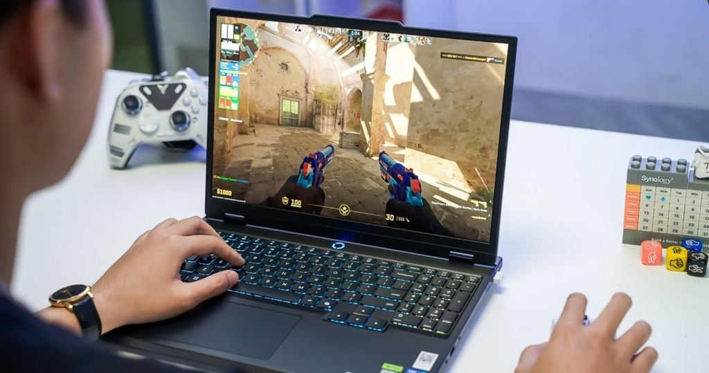 laptop 15.6 inch phù hợp với game thủ và người làm đồ họa nhiều hơn
